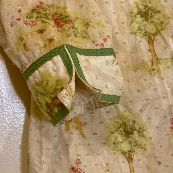 Adorable, printed blouse from Anthropologie size 6 - Picture 3 of 7